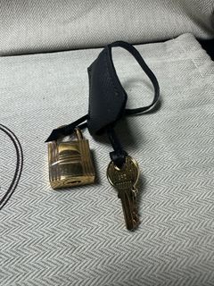 HERMES ゴールド ロック付きバングル　箱付き Hermes 24K Gold Plated Cadena Padlock Key Clochette Charm