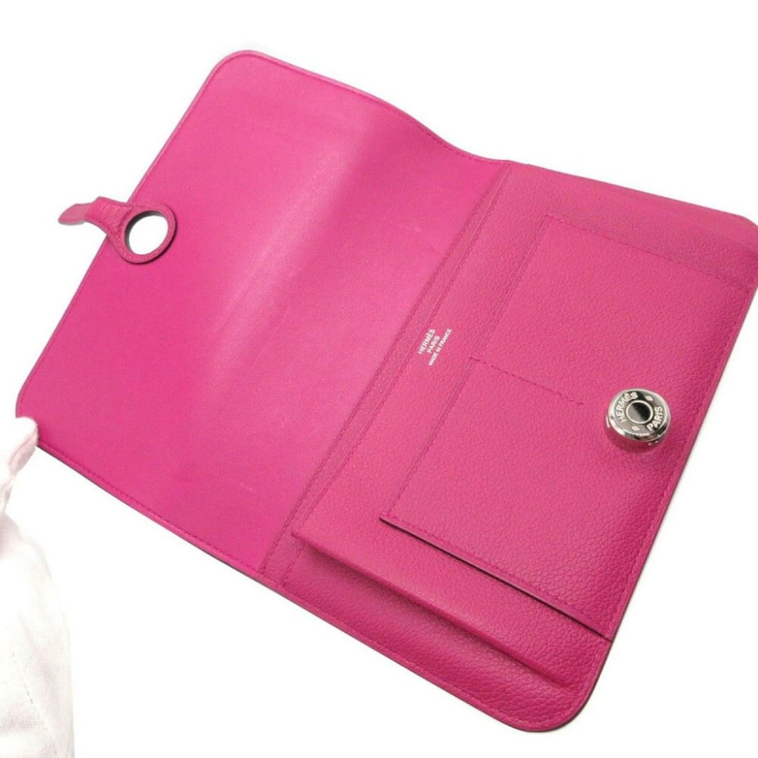 Hermes wallet and card holder (Category: Wallets & Card holders) located in Manila. Submitted by mashei_sario (Listing ID 1342074819, Image 1). Description: Pink Hermes wallet and card No inclusion preloved.