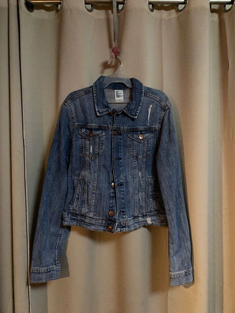 H&M Denim Jacket (Category: Coats, Jackets and Outerwear) located in Quezon City. Submitted by msamval (Listing ID 1342138636, Image 1). Description: H&M tattered denim jacket - eur 34.