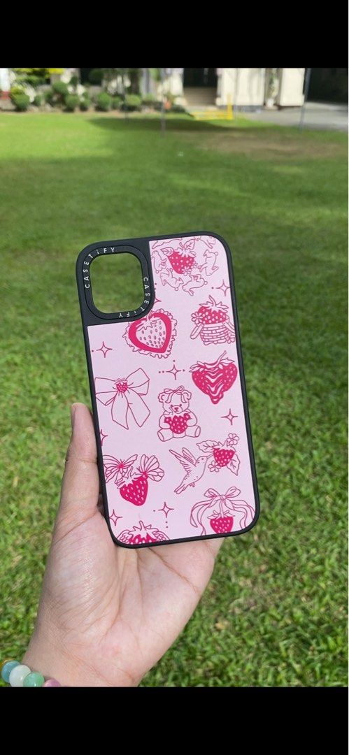 Iphone 11 pink case (Category: Cases & Sleeves) located in Pasay City. Submitted by pauulaa (Listing ID 1341990420, Image 1). Description: .