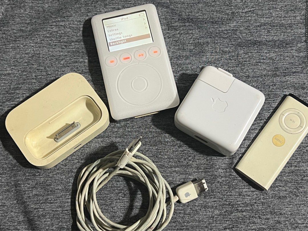 Ipod classic 3rd generation 15gb in very good condition (Category: Portable Music Players) located in Quezon City. Submitted by angace13 (Listing ID 1342130756, Image 1). Description: selling my prelove ipod classic 3rd generation 15gb almost rare ipod no issue no burn all buttons works perfectly ready to use good for collection / collectors good for everyday use battery very good comes with all original accessories apple firewire to 30 pin cable