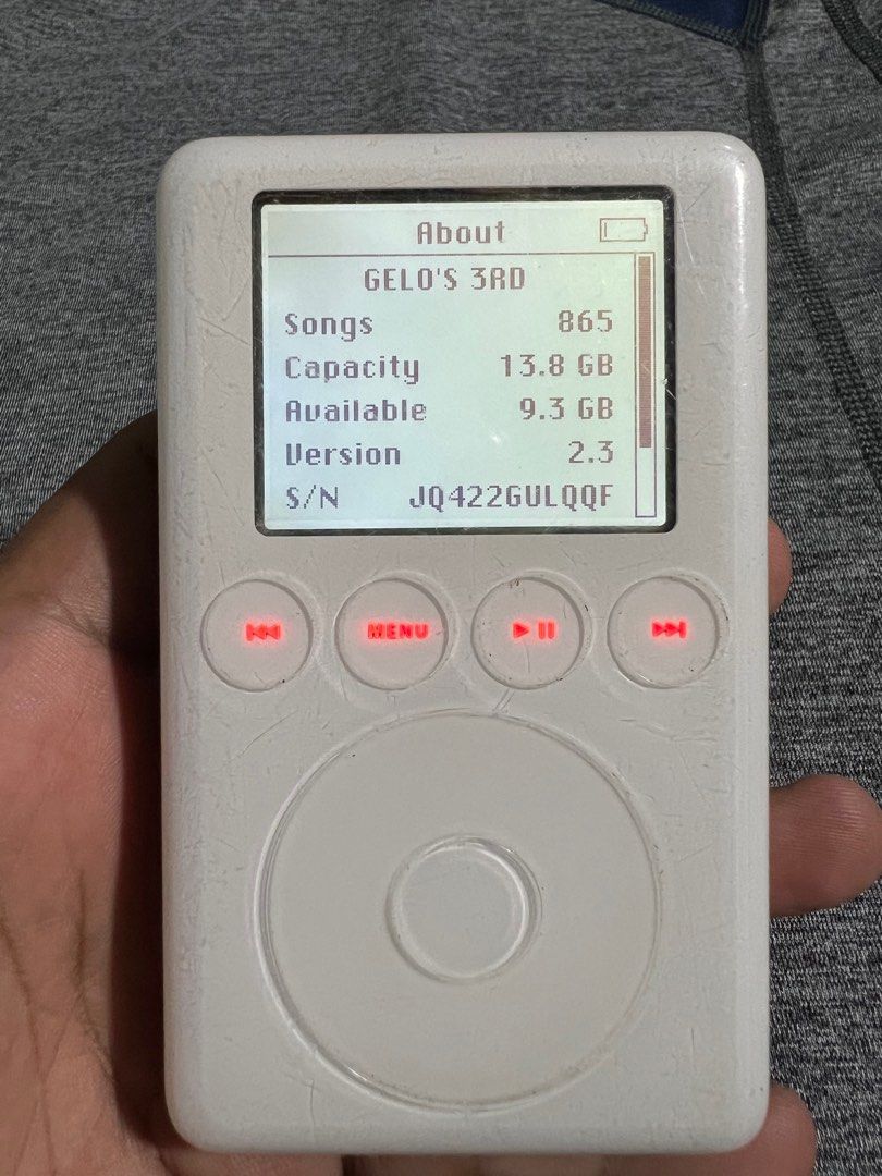 Ipod classic 3rd generation 15gb in very good condition (Category: Portable Music Players) located in Quezon City. Submitted by angace13 (Listing ID 1342130756, Image 3). Description: selling my prelove ipod classic 3rd generation 15gb almost rare ipod no issue no burn all buttons works perfectly ready to use good for collection / collectors good for everyday use battery very good comes with all original accessories apple firewire to 30 pin cable