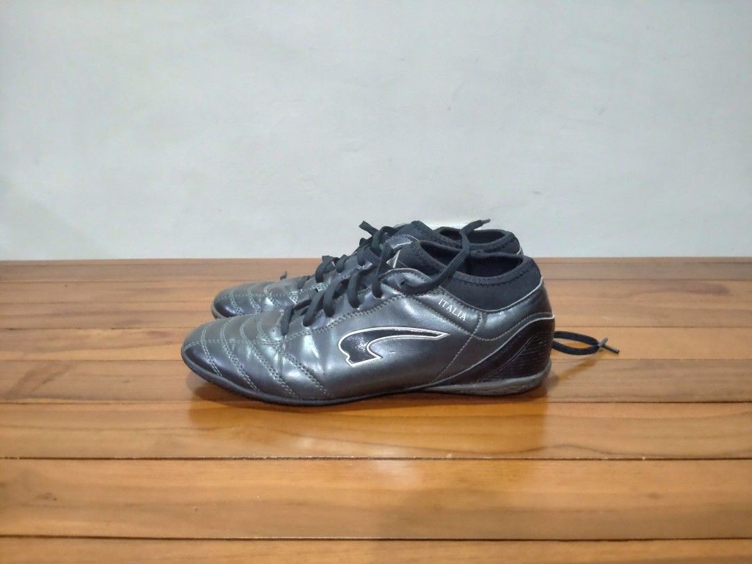 kasut futsal KRONOS Sports Equipment Sports Games Racket Ball Sports on Carousell