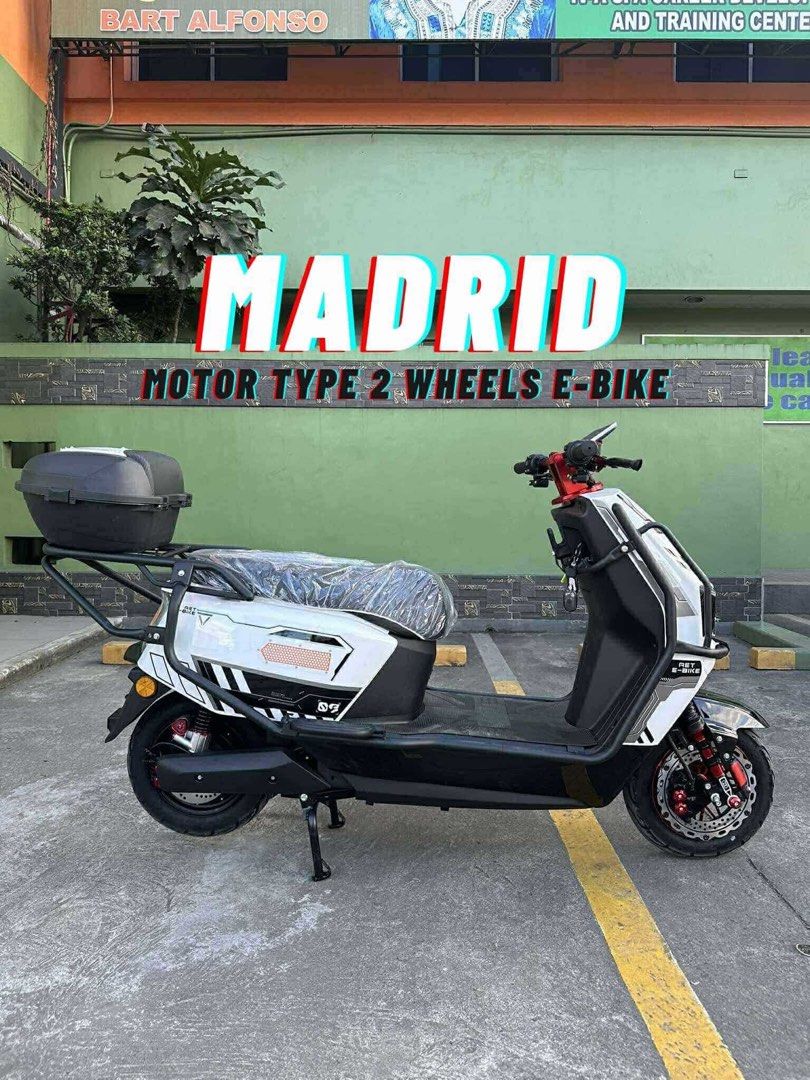 MADRID MOTOR TYPE E-SCOOTER 2000WATTS (Category: Bicycles) located in Marikina City. Submitted by keionlines85428 (Listing ID 1342108163, Image 2). Description: New Arrival😎 NAPAKA ANGAS🔥🔥 ⭐️ MADRID MOTOR TYPE E-SCOOTER 2000WATTS 😎 ‼️₱ 32,000 🆓FREE NUTSHELL TYPE HELMET🆓 Specifications: •Front and Rear: Hydraulic Disc brakes •Distance Range: 20-40km •Tire: 3.0 X 10.0 Tubeless •Capacity: 200kg load weight •Battery: 60v/20ah •Charging Time: 8-