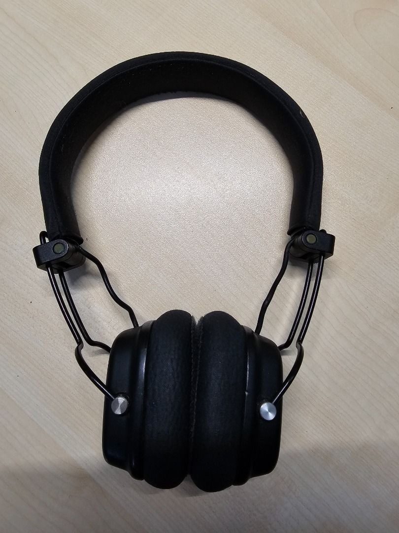 Marshall Major III Wired/Wireless Headphones (Category: Headphones & Headsets) located in Mandaluyong City. Submitted by coffeebara (Listing ID 1342109659, Image 1). Description: Available while posted, so please don't chat if this is still available. RFS: Decluttering, extra headphones Price is slightly negotiable. Unit recently replaced with brand new leather headband and earcups for buyer's convenience. Though still have some cosmetic issue (s