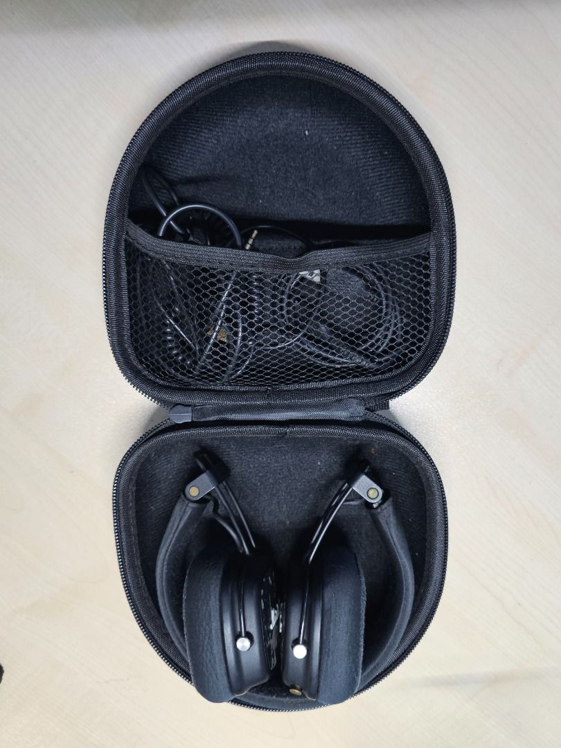 Marshall Major III Wired/Wireless Headphones (Category: Headphones & Headsets) located in Mandaluyong City. Submitted by coffeebara (Listing ID 1342109659, Image 3). Description: Available while posted, so please don't chat if this is still available. RFS: Decluttering, extra headphones Price is slightly negotiable. Unit recently replaced with brand new leather headband and earcups for buyer's convenience. Though still have some cosmetic issue (s