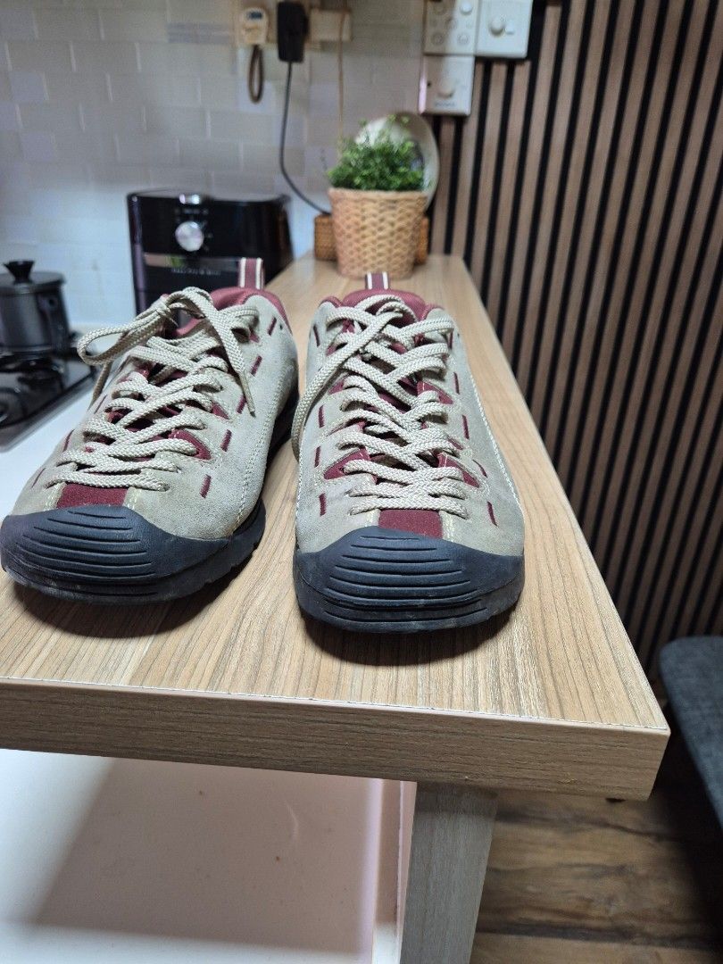 Men's KEEN Jasper (Category: Sneakers) located in Singapore. Submitted by mini.house (Listing ID 1342094455, Image 1). Description: Used only twice. Reason for selling: incorrect size. Self collect at Teck Whye Lane. Price negotiable.