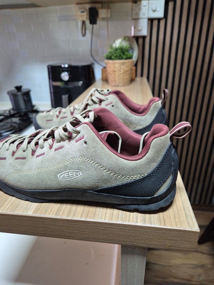 Men's KEEN Jasper (Category: Sneakers) located in Singapore. Submitted by mini.house (Listing ID 1342094455, Image 2). Description: Used only twice. Reason for selling: incorrect size. Self collect at Teck Whye Lane. Price negotiable.