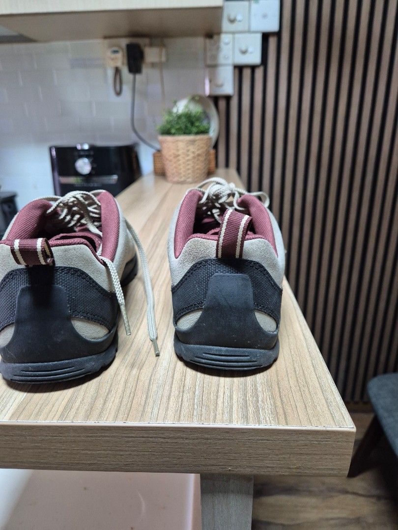 Men's KEEN Jasper (Category: Sneakers) located in Singapore. Submitted by mini.house (Listing ID 1342094455, Image 3). Description: Used only twice. Reason for selling: incorrect size. Self collect at Teck Whye Lane. Price negotiable.