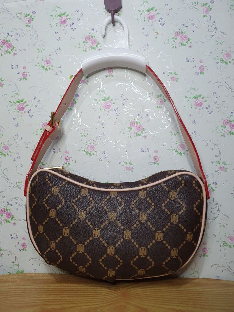 Mirgam Kosel Hobo bag (Category: Luxury Bags & Wallets) located in Pasig City. Submitted by shamiscollecton.ph (Listing ID 1342112881, Image 1). Description: - brand new - no flaws - haven't worn in good condition: - strap - zippers - overall leather - inside of the bag Inclusions • Dust Bag.
