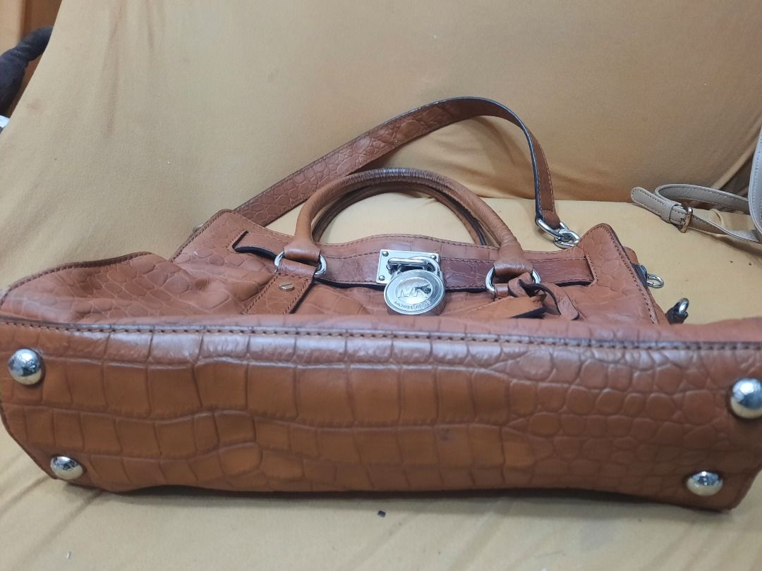 Mk hamilton (Category: Luxury Bags & Wallets) located in Batangas. Submitted by selahs-closet (Listing ID 1342099759, Image 2). Description: No flaws .