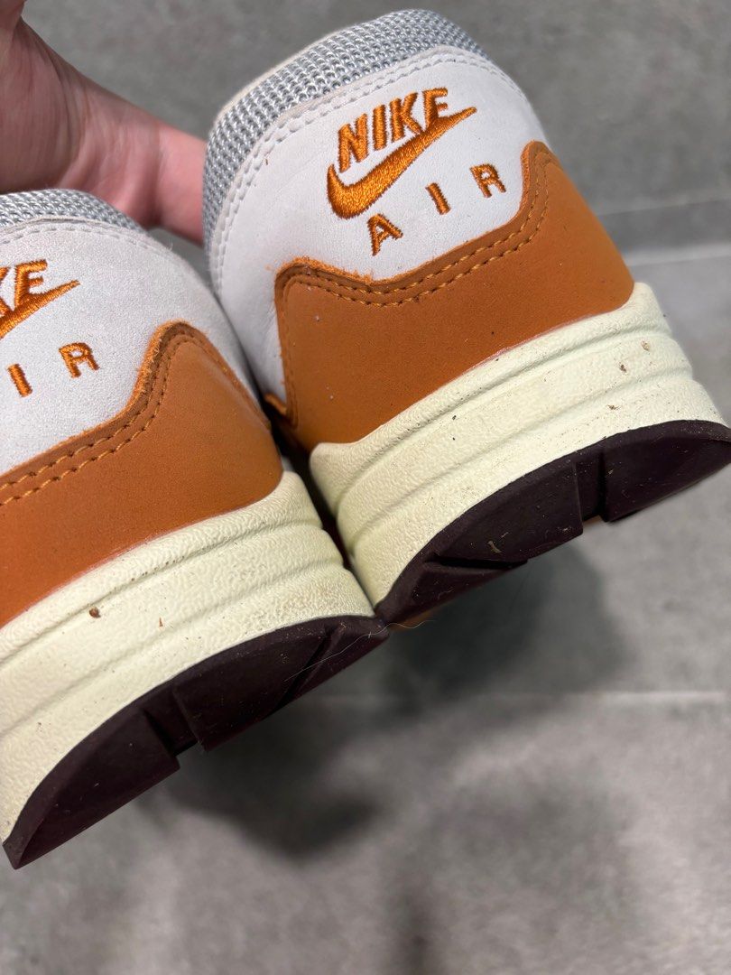 中古Nike Air Max 1 Patta （分類：波鞋）位於 Hong Kong。 由 misterorder 提交（商品編號 1342038212，圖片 3）。簡介： Patta x Nike air max 1 US 10 EUR 44 使用少過五次 有原裝盒，長放防潮箱，狀態如圖 面交可長沙灣地鐵站，或順豐智能櫃。