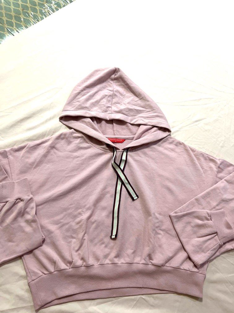 Penshoppe hoodie (Category: Longsleeves) located in Quezon City. Submitted by whatever_88 (Listing ID 1341999083, Image 1). Description: Fit to small & medium frame .