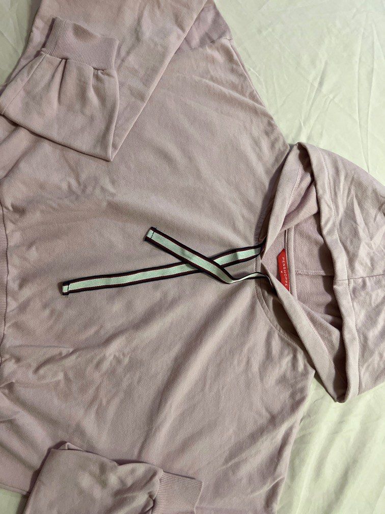 Penshoppe hoodie (Category: Longsleeves) located in Quezon City. Submitted by whatever_88 (Listing ID 1341999083, Image 3). Description: Fit to small & medium frame .