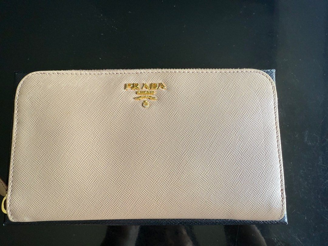 Prada Wallet (Category: Bags & Wallets) located in Singapore. Submitted by chloeeekjy (Listing ID 1341979875, Image 1). Description: - 100% authentic - pm for more info - price negotiable.