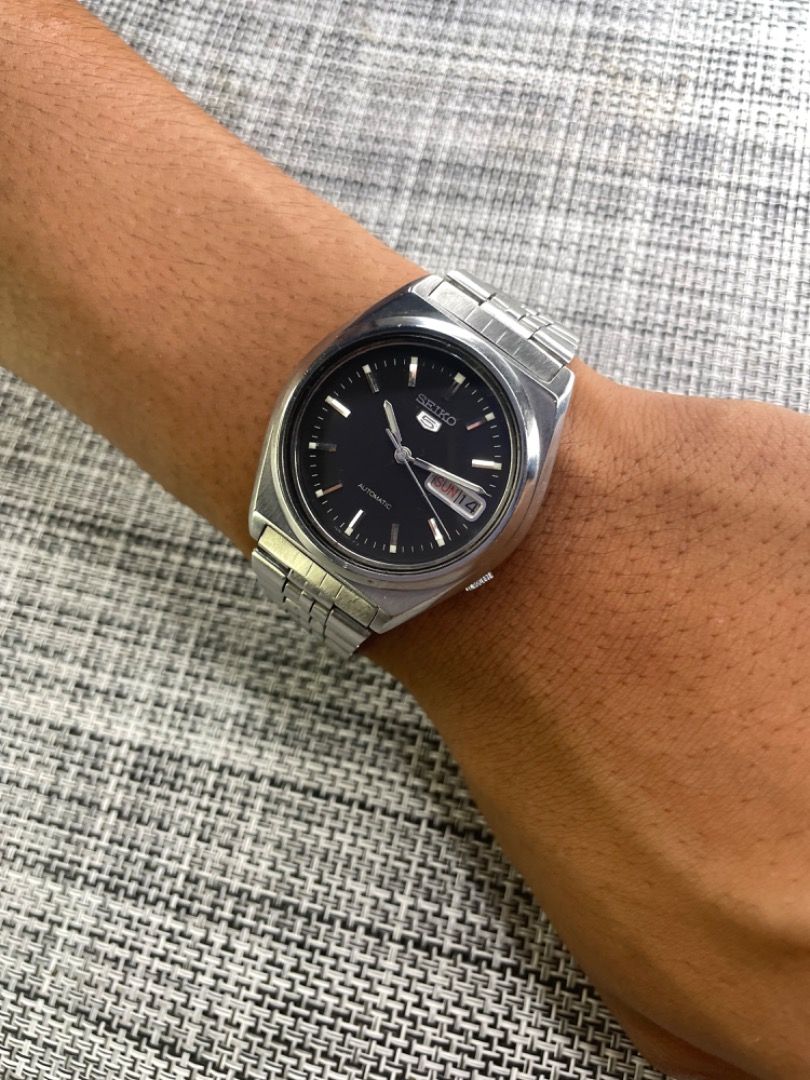 SEIKO 5 BLACK STICK SILVER DIAL (Category: Luxury Watches) located in Caloocan City. Submitted by _alennchan (Listing ID 1341967706, Image 2). Description: #Available ✅: Seiko 5 “Black Stick Silver ” Automatic Authentic 7009 Movement Size: 37mm Condition: 9.6/10 almost mint Serial No. 182731 BMBY: August 1981 Reference no.: 7009-8331 - Automatic - Newly serviced - Newly buffed/polished - Used / Pre owned - Excellent condition 🏷️2799 php only + s