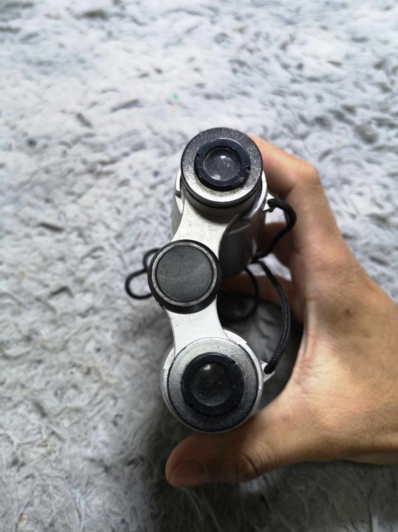 Silver Black Binocular (Category: Lens & Kits) located in Santa Cruz. Submitted by jmy_surplus.2 (Listing ID 1342103521, Image 2). Description: Size ; L - 11cm W - 11cm Color ; Black , Silver Type ; Binocular Brand ; No Brand Material ; Plastic ,Metal Style ; Black Silver Binicular LG 97 JMY 4.