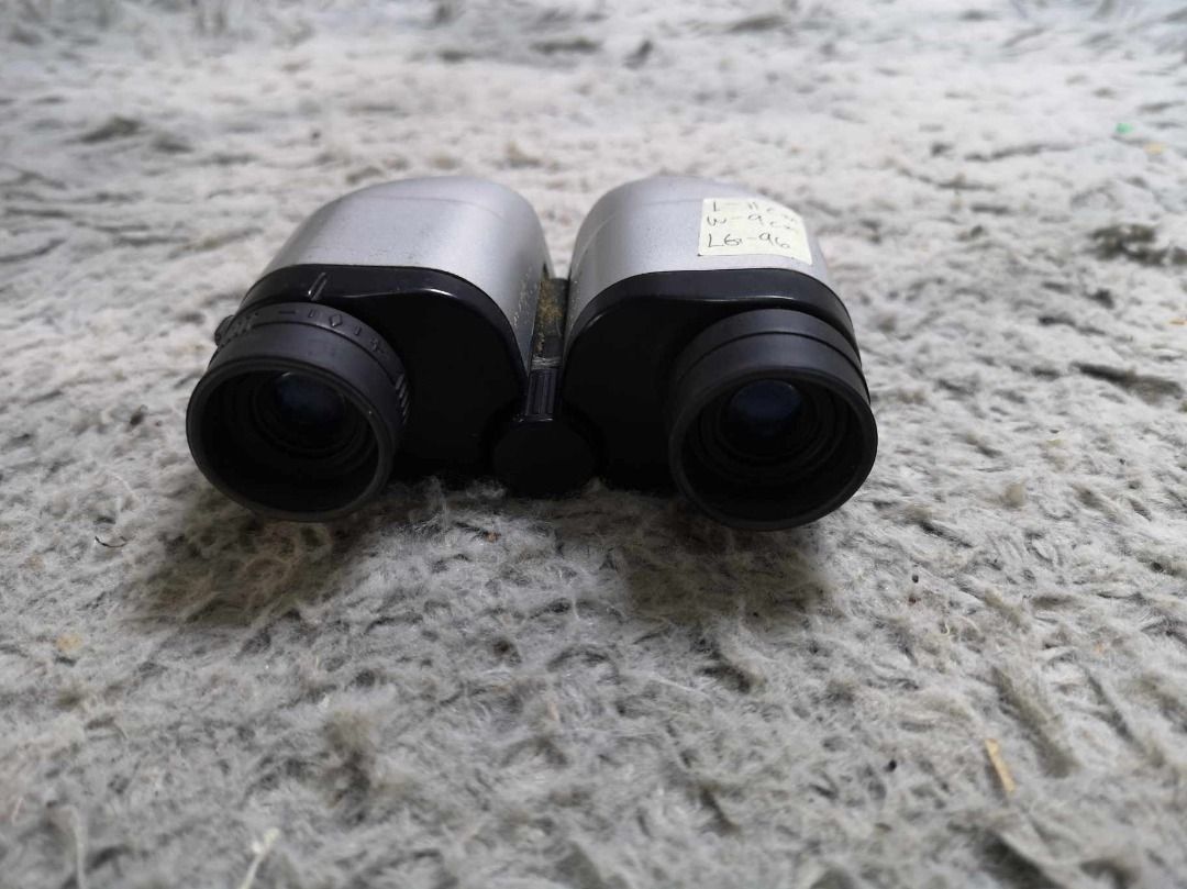 Silver Compact Binocular (Category: Lens & Kits) located in Santa Cruz. Submitted by jmy_surplus.2 (Listing ID 1341987760, Image 2). Description: Size ; L - 11cm W - 9cm Color ; Silver Type ; Binocular Brand ; No brand Material ; Plastic Style ; Silver Compact Binocular LG 96 JMY 4.