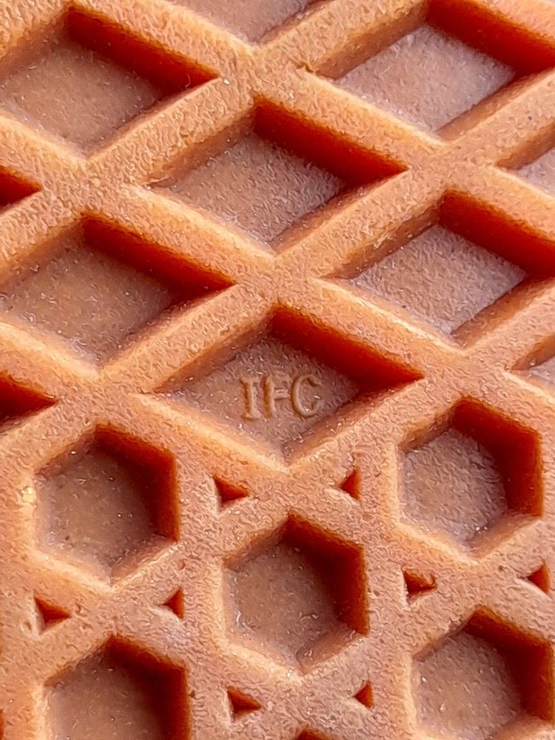 SIZE 48-49 VANS SLIP ON TENGKORAK MOTIF, Fesyen Pria, Sepatu