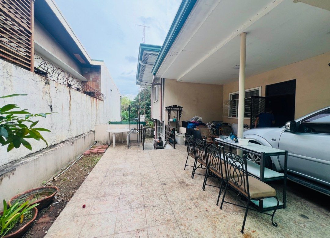 St. Ignatius House for Sale (Category: House & Lot) located in Taguig. Submitted by brokerhanstaneo_09178038728 (Listing ID 1342133265, Image 2). Description: St Ignatius Village beside Whiteplains Lot size: 484 sqm Facing West 6 Bedrooms 20 meters frontage Far from fault line Not perimeter With potential view P100,000,000 Gross.