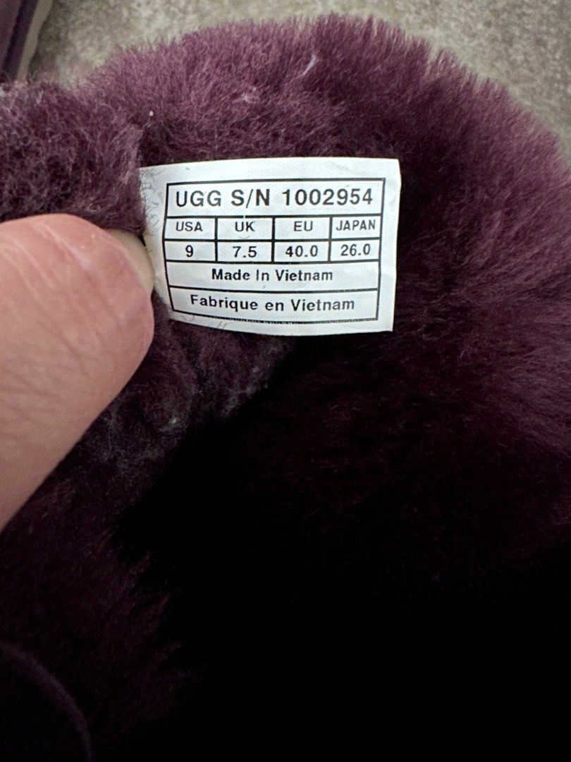 UGG （分類：靴）位於 Hong Kong。 由 kclwl 提交（商品編號 1342022706，圖片 3）。簡介： 只著過一次 9成新。