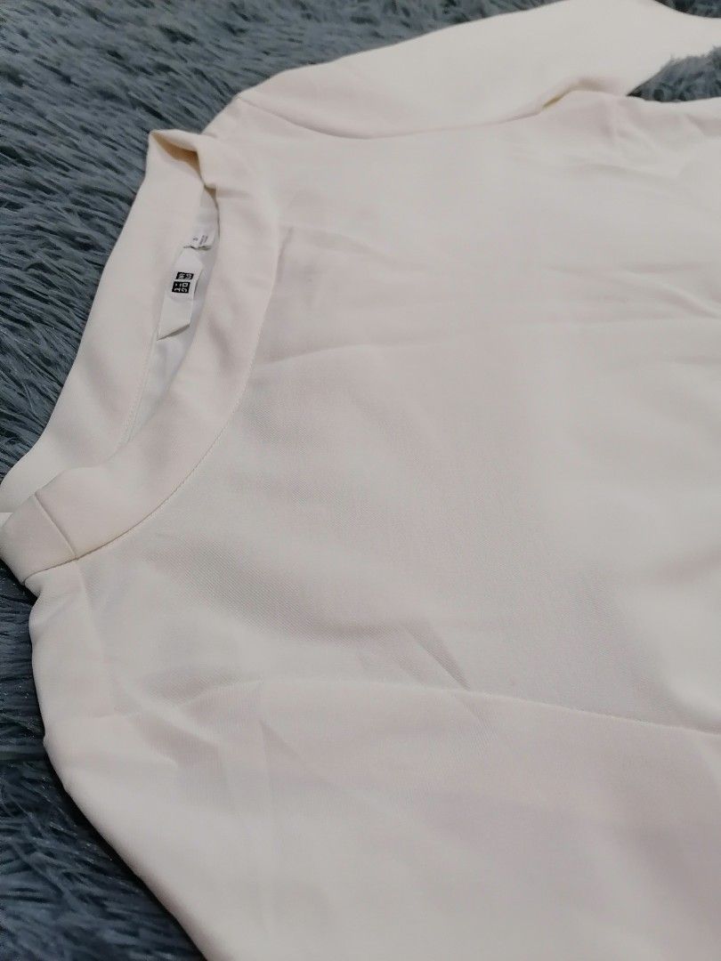 UNIQLO Drape T-Blouse 3 /4 sleeve (Category: Sleeveless) located in Santo Tomas. Submitted by michael40593 (Listing ID 1342118735, Image 3). Description: UNIQLO Drape T-Blouse, 3/4 sleeve Size Small White ▪️W19 L20.5 ▪️Exellent Condition ▪️NO Issue ▪️Color rate 10 / 10 ▪️₱100 + sf ▪️Location davao del norte.