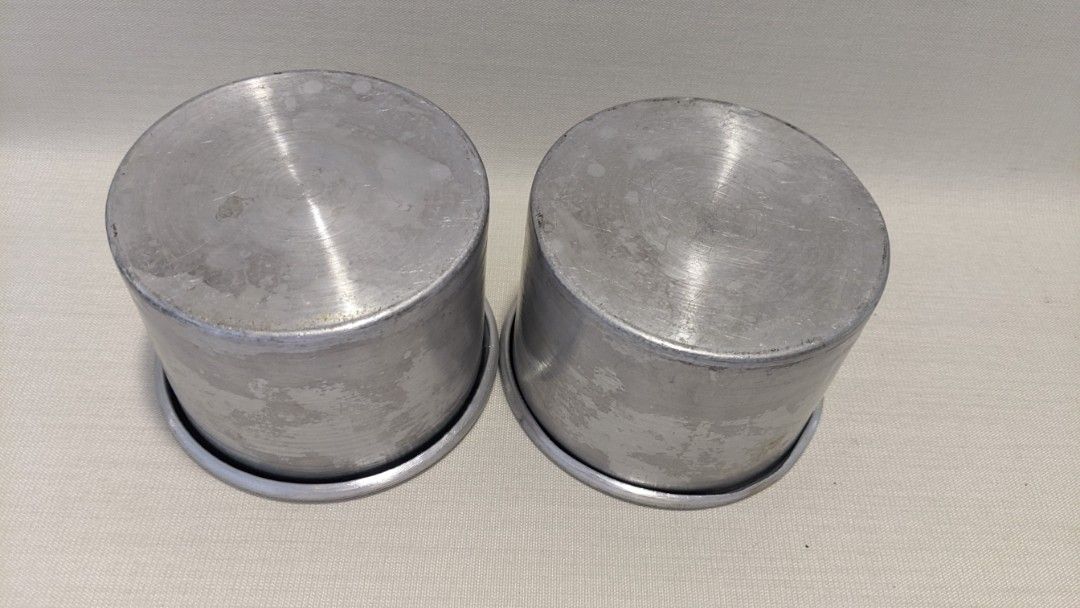 2pcs 4" aluminum cake pans (Category: Bakeware) located in Mandaluyong City. Submitted by clf97 (Listing ID 1342206245, Image 2). Description: 2pcs 4" diameter aluminum cake pans, 3" high. Some wear from typical use (scratches, water stains). Can be packaged with 8" diameter pan for PhP 120.