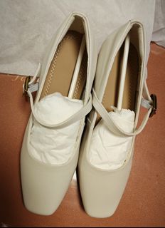 米白色軟真皮鞋64239924612993110