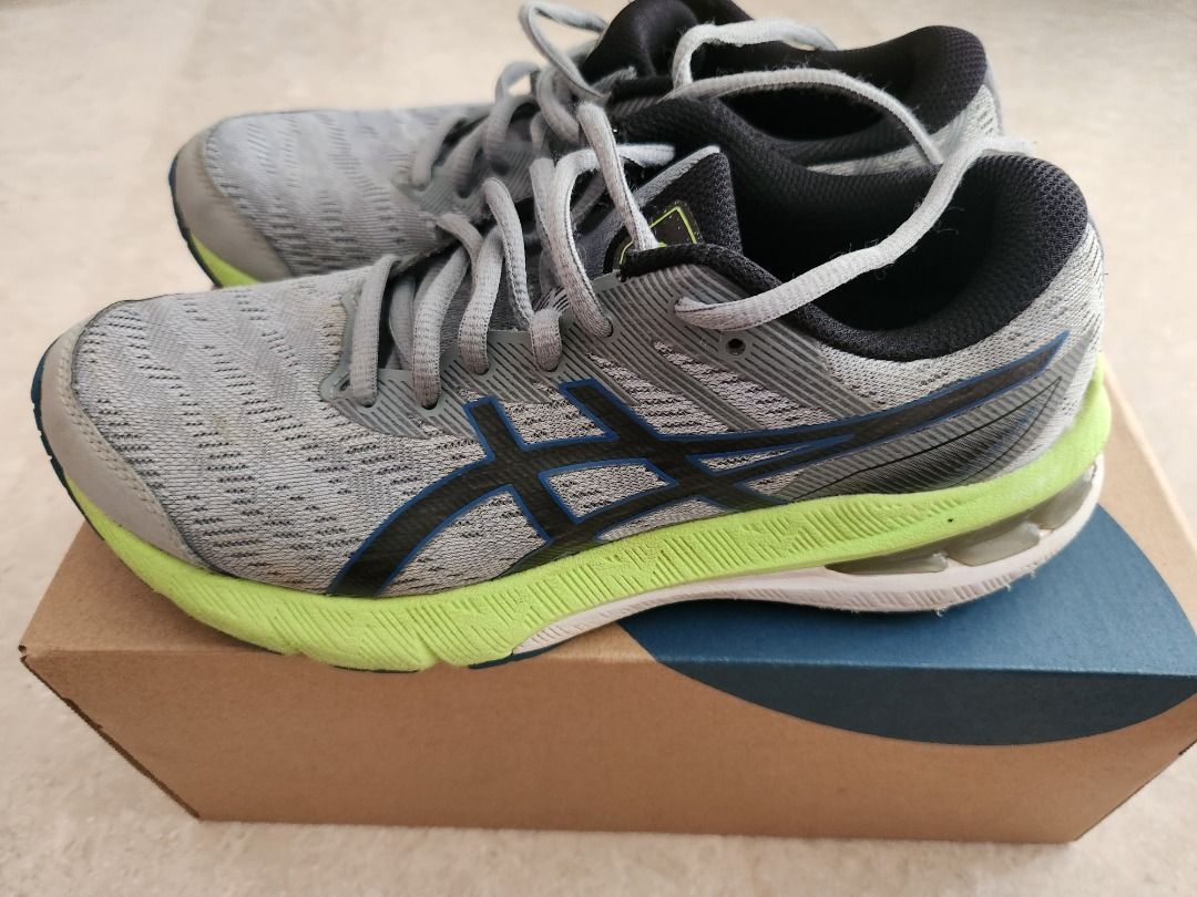 Asics GT-2000 10GS( Big Kid) US6 (Category: Babies & Kids Fashion) located in Singapore. Submitted by kawasaki2 (Listing ID 1342228582, Image 3). Description: Listing on behalf of friend Asics GT-2000 10GS in Piedmount Grey/Lake Drive US 6/EU39/UK5/24.5cm In good condition except for minor scuff marks on the back of the shoes (see pics) The GT-2000 11 GRADE SCHOOL shoe is a versatile stability trainer that's functional for various distances. The 
