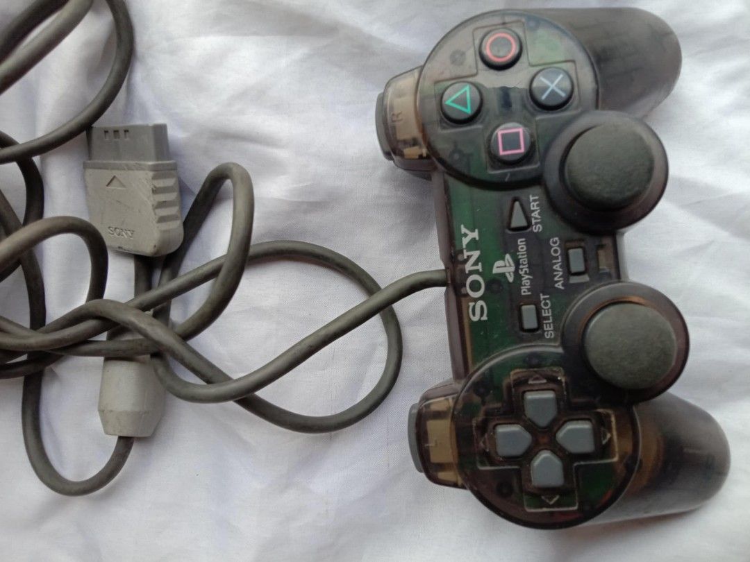 Assorted Ps1 controller Untested As is condition Japan quality (Category: Controllers) located in Quezon City. Submitted by jpnvintageonline (Listing ID 1342156662, Image 2). Description: assorted ps1 controller As is condition Untested Japan quality 250 each.