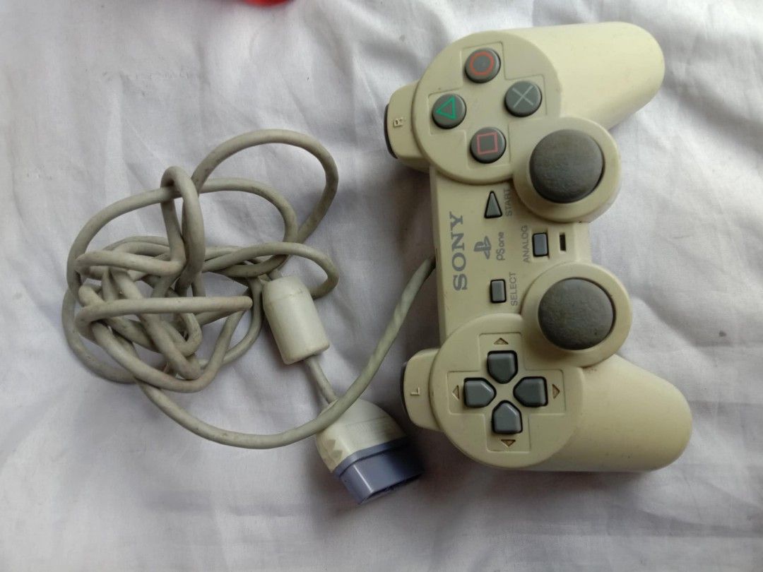 Assorted Ps1 controller Untested As is condition Japan quality (Category: Controllers) located in Quezon City. Submitted by jpnvintageonline (Listing ID 1342156662, Image 1). Description: assorted ps1 controller As is condition Untested Japan quality 250 each.