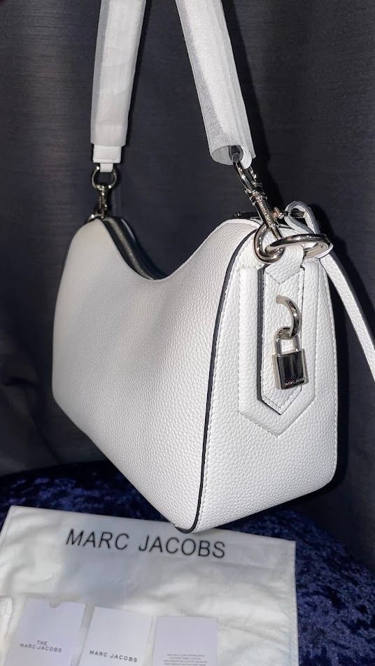 Authentic Marc Jacobs Drifter Hobo Bag (Category: Luxury Bags & Wallets) located in Cavite. Submitted by sheebagsetc (Listing ID 1342311607, Image 2). Description: 💙Complete inclusions (dust bag, care cards & instructions, with 2 straps, w/ care dust bag) In excellent condition Light weight Can fit long wallet Clean inside and outside No flaws Color may vary due to lighting. Always zoom photos. 💙Cherry accessories is not included..