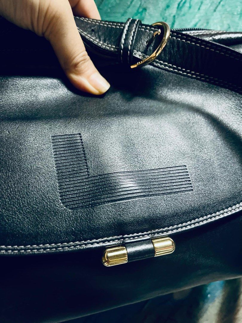 BAG Vintage Leather (Category: Cross-body Bags) located in Antipolo. Submitted by MSelection (Listing ID 1342309147, Image 1). Description: .