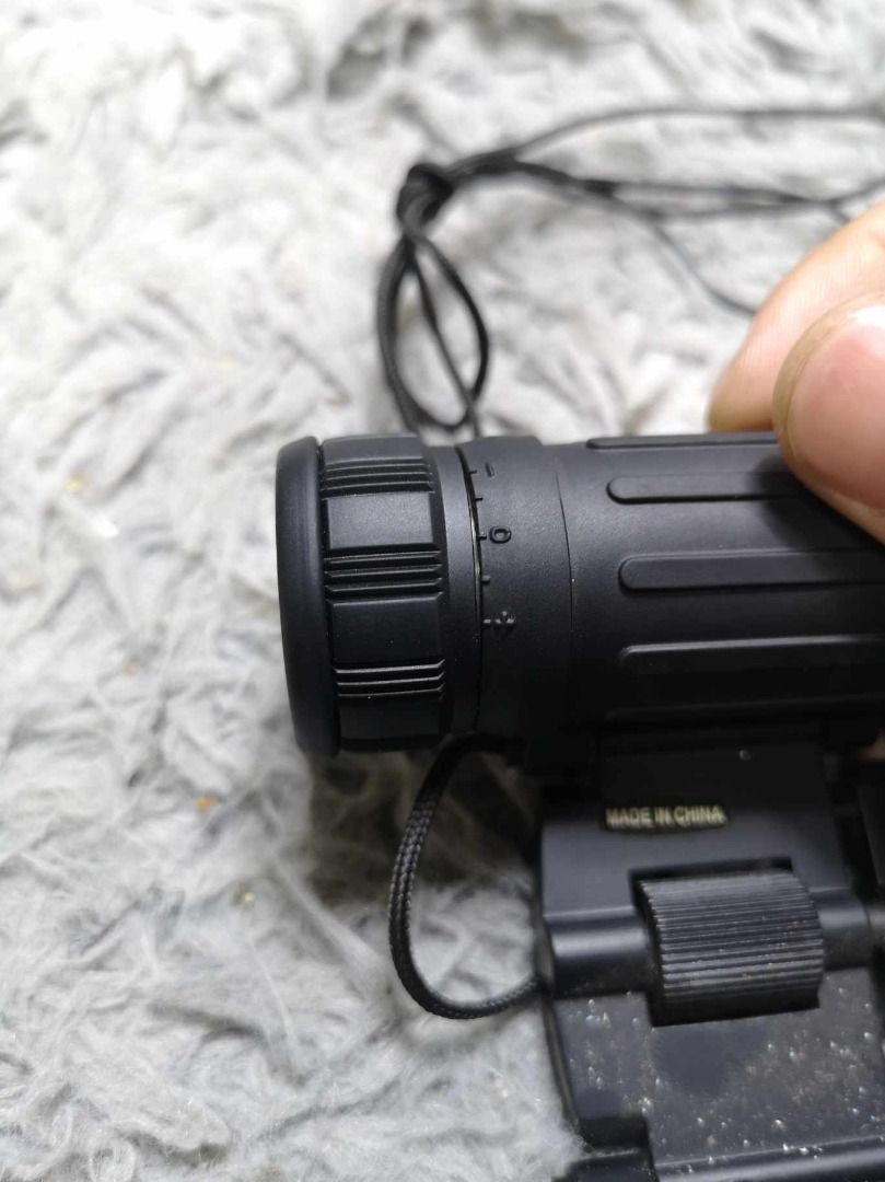 Black Compact Field Binocular With Case (Category: Lens & Kits) located in Santa Cruz. Submitted by jmy_surplus.2 (Listing ID 1342218466, Image 2). Description: Size ; L - 9 W - 10 Color ; Black Type ; Binocular Brand ; No brand Material ; Plastic , metal Style ; Black Filed Binocular LG 97 JMY 4.