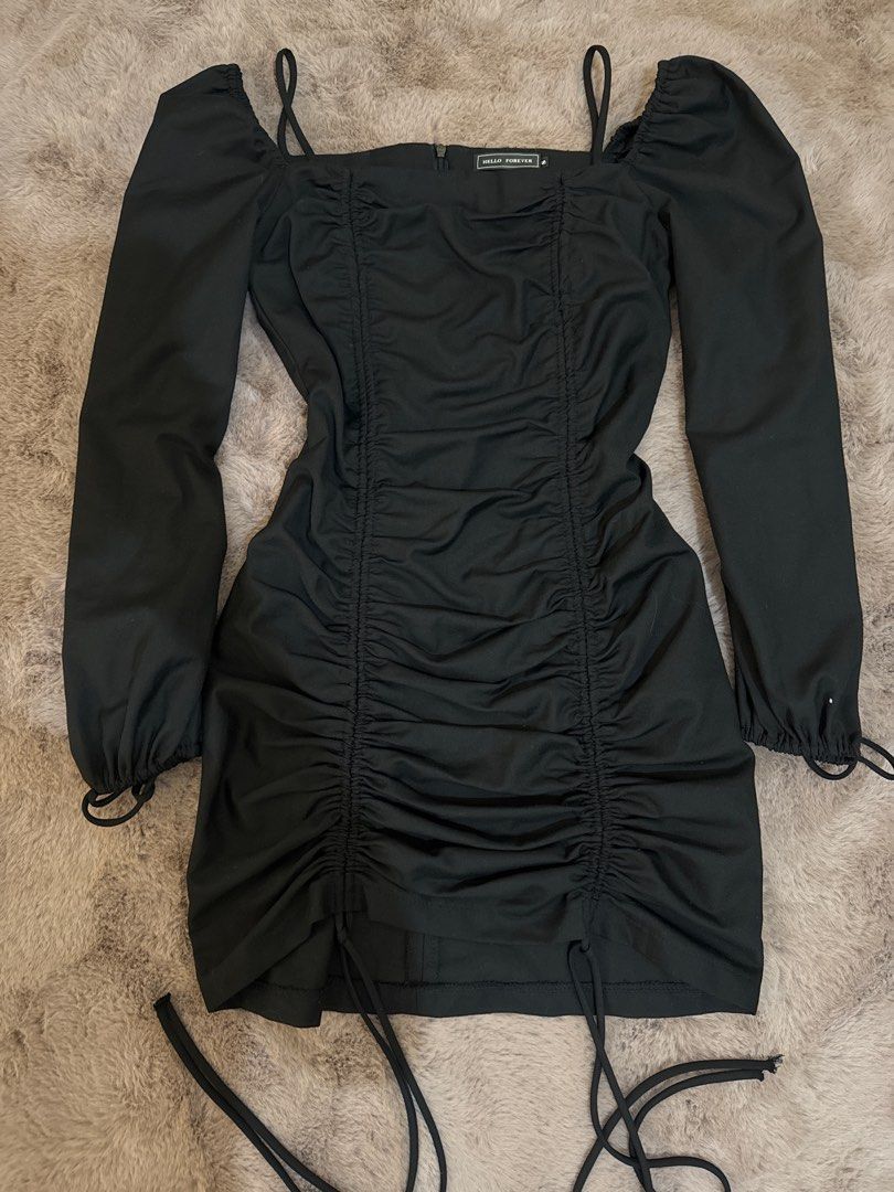 Black gothic skimpy dress Y2K style (Category: Dresses) located in Paranaque City. Submitted by capybara808 (Listing ID 1342318037, Image 2). Description: Can fit small to medium Great cloth! ❤️ Very sexy and gothic ✨.