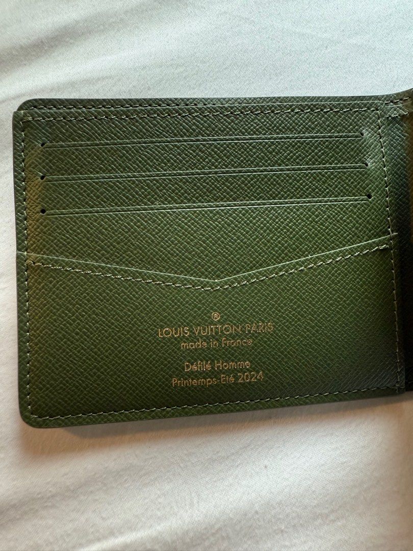 Brand new, rare seasonal LV men’s wallet (Category: Bags & Wallets) located in Singapore. Submitted by edstc (Listing ID 1342150106, Image 2). Description: Ultra rare LV men’s wallet looking for an owner who will treasure it..