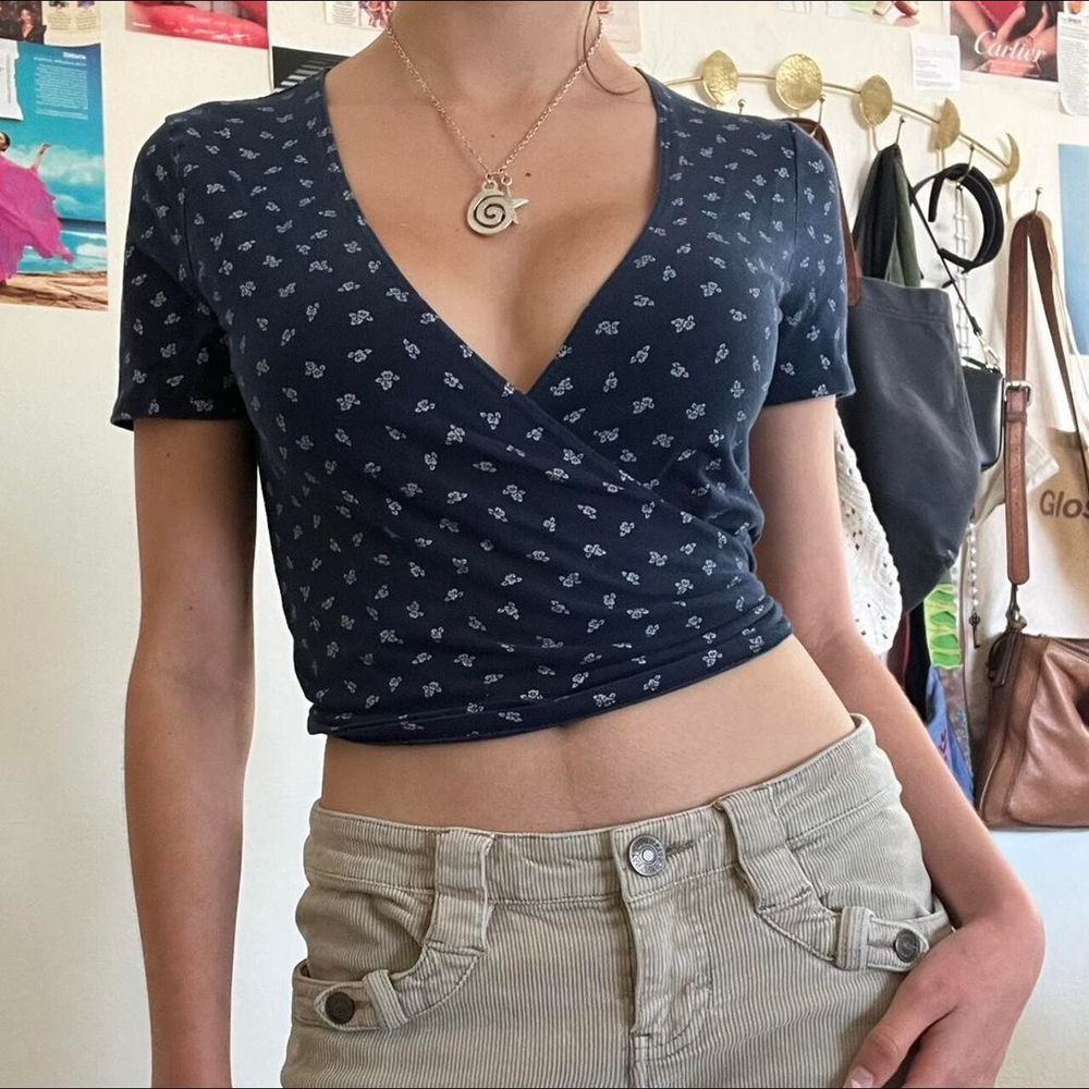 Brandy Melville navy floral wrap top (Category: Blouses) located in Santa Rosa. Submitted by jamrose (Listing ID 1342225334, Image 1). Description: No flaws! Hq Xs-med.