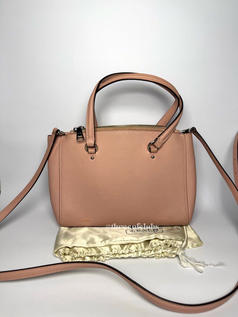 Coach Stanton Carryall 26 Crossgrain Satchel Two Way Bag (Category: Luxury Bags & Wallets) located in Quezon City. Submitted by threeofclubs__ (Listing ID 1342325704, Image 2). Description: Excellent-very good condition 100% GA Clean body Clean interior, nice hardwares No cracks No rubs No major stains Minimal signs of usage always double check and zoom photos Aproximate dimensions: 11.0” L x 7.8” H ♣ First to mine and send an order form basis. ♣