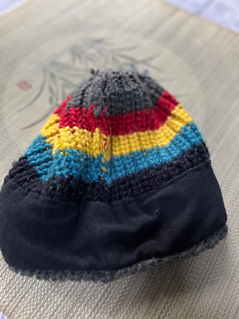 Dakine rasta beanie (Category: Beanies) located in Silang. Submitted by silang_drip (Listing ID 1342165484, Image 3). Description: Pre loved dakine rasta beanie 9/20 mint condition Untag/ no wash tag inside Missing cut away top dangling pompoms One size fits most adult Semi yarn knitted materials Patched logo Minimal lints presence Shipping will be at buyers expense .