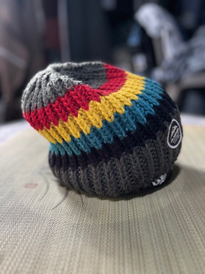 Dakine rasta beanie (Category: Beanies) located in Silang. Submitted by silang_drip (Listing ID 1342165484, Image 2). Description: Pre loved dakine rasta beanie 9/20 mint condition Untag/ no wash tag inside Missing cut away top dangling pompoms One size fits most adult Semi yarn knitted materials Patched logo Minimal lints presence Shipping will be at buyers expense .