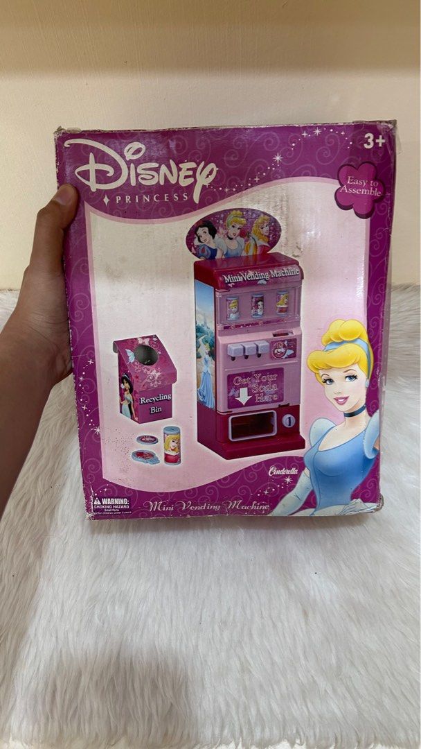 Disney Princesses Mini Vending Machine (Category: Designer & Blind Box Toys) located in San Marcelino. Submitted by sainthustle (Listing ID 1342307564, Image 2). Description: .