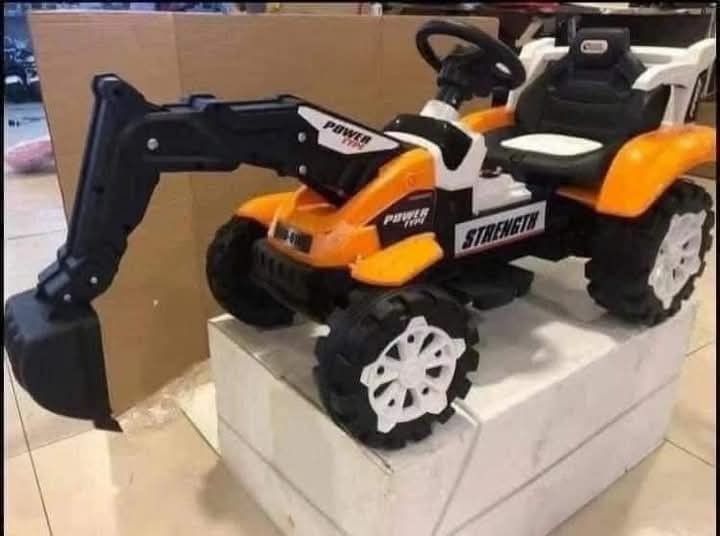 Electric Excavator #6288 (Category: Construction Tools & Equipment) located in Manila. Submitted by tindahanniatelizcehl (Listing ID 1342223577, Image 1). Description: Rechargeable Leather seats w/usb/mp3 Age: 1-6 years old.