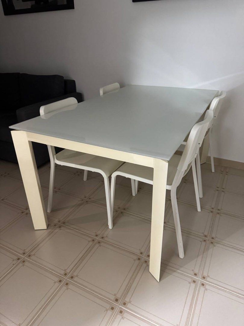 Extendable Dining Table (Category: Tables & Sets) located in Singapore. Submitted by bossylucy (Listing ID 1342238280, Image 1). Description: - Extendable Dining Table Able to extend up to 2.2m (comfortabley fit 10 paxs) (1.6m by 0.8m) - Comes with 6 chairs PM for more photos Price Negotiable .