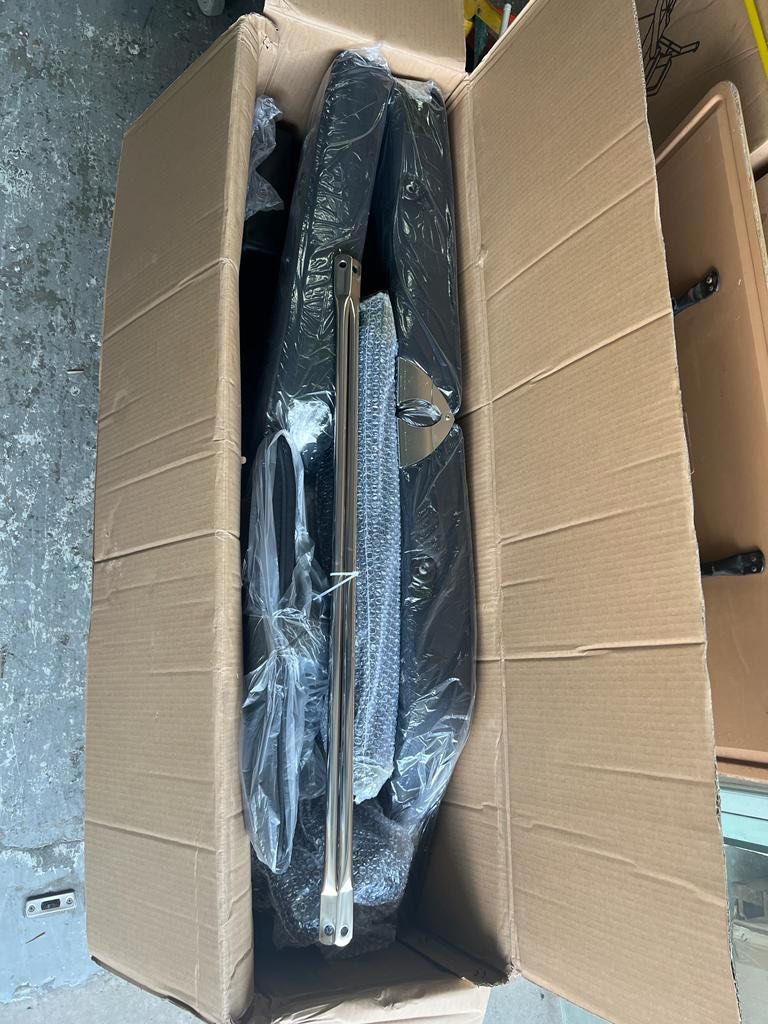 Facial bed (Category: Makeup) located in Singapore. Submitted by salonfurniture (Listing ID 1017685482, Image 5). Description: Facial bed only $200 Length : 183cm Width without handle 60cm,with handle 81cm high : 63cm Weight :28kg Display set 98% new Interested whatapp me 90401613.