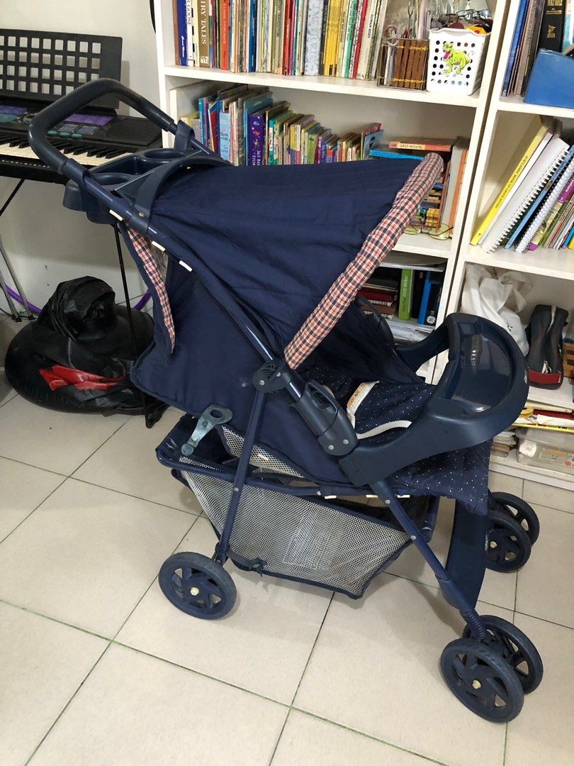 Graco Stroller Pre-loved (Category: Strollers) located in Quezon City. Submitted by applebits (Listing ID 1342259116, Image 3). Description: PLEASE READ ✅Patient buyers only, I am a busy mom, I cannot chat all the time; I am not a professional seller 🔆Selling 2 strollers personally used by my children 🔆This one is GRACO 🔆Can be reclined for sleeping 🔆Can also be adjusted to sitting position ✅Last price posted ✅Selling low already, done with t