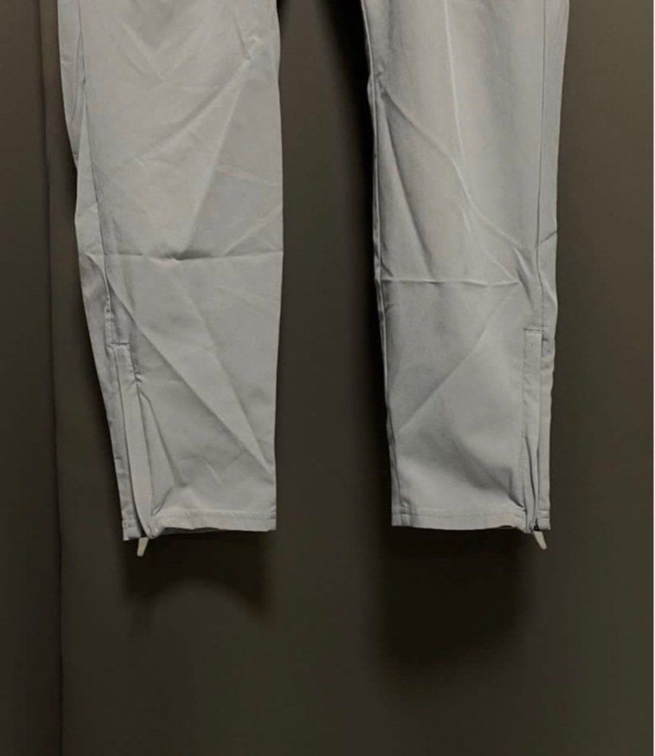 Gymshark joggers (Category: Joggers) located in Kawit. Submitted by erickpasco (Listing ID 1342211713, Image 3). Description: size m on tag.