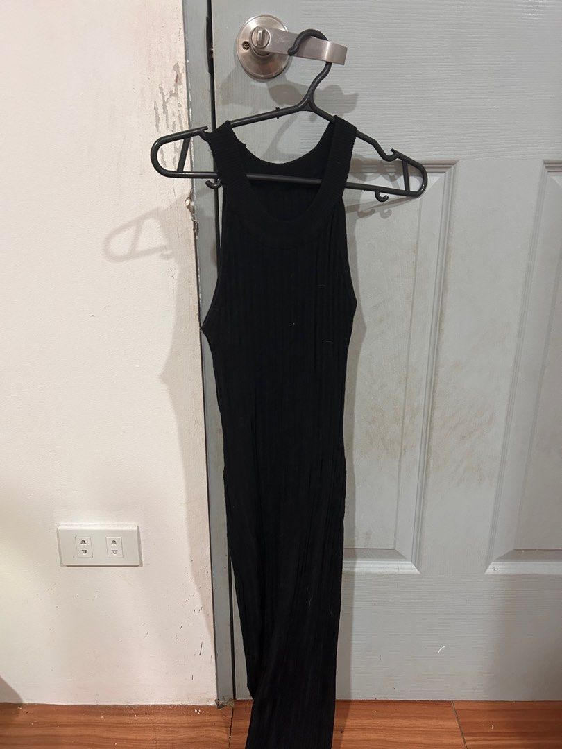 Halter black dress (Category: Dresses) located in Imus. Submitted by aaa1111__ (Listing ID 1342165558, Image 1). Description: Long dress and fitted.