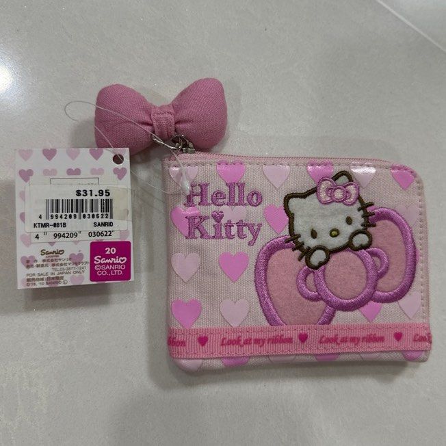 Hello Kitty wallet (Category: Purses & Pouches) located in Singapore. Submitted by shoppinquin (Listing ID 1342312921, Image 1). Description: Brand new w tag .