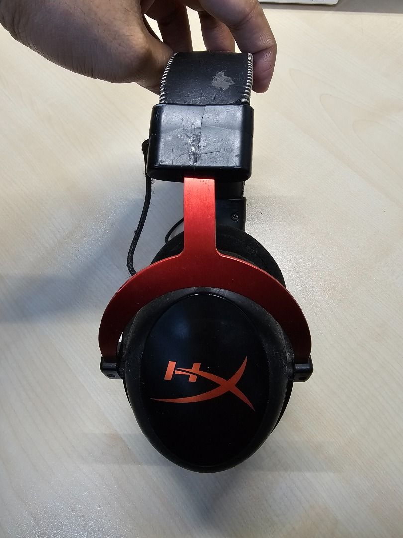 HyperX Cloud 3 (HyperX Cloud III) Gaming Headset (Category: Headphones & Headsets) located in Mandaluyong City. Submitted by coffeebara (Listing ID 1342263893, Image 2). Description: RFS: Not using anymore Item specs: https://hyperx.com/pages/cloud-iii-gaming-headset - Replaced cable with 3.5mm female AUX jack (for detachable AUX cable) - Included Marshall Major III replacement cable - Have obvious cosmetic issues with earcups and headbands, but 
