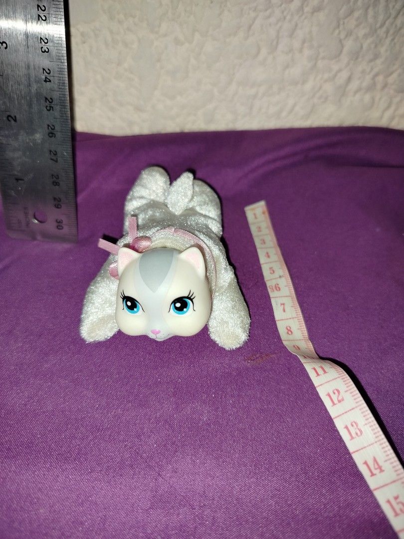 Kitty surprise Cat (Category: Designer & Blind Box Toys) located in Rizal. Submitted by pms002 (Listing ID 1342172788, Image 2). Description: .